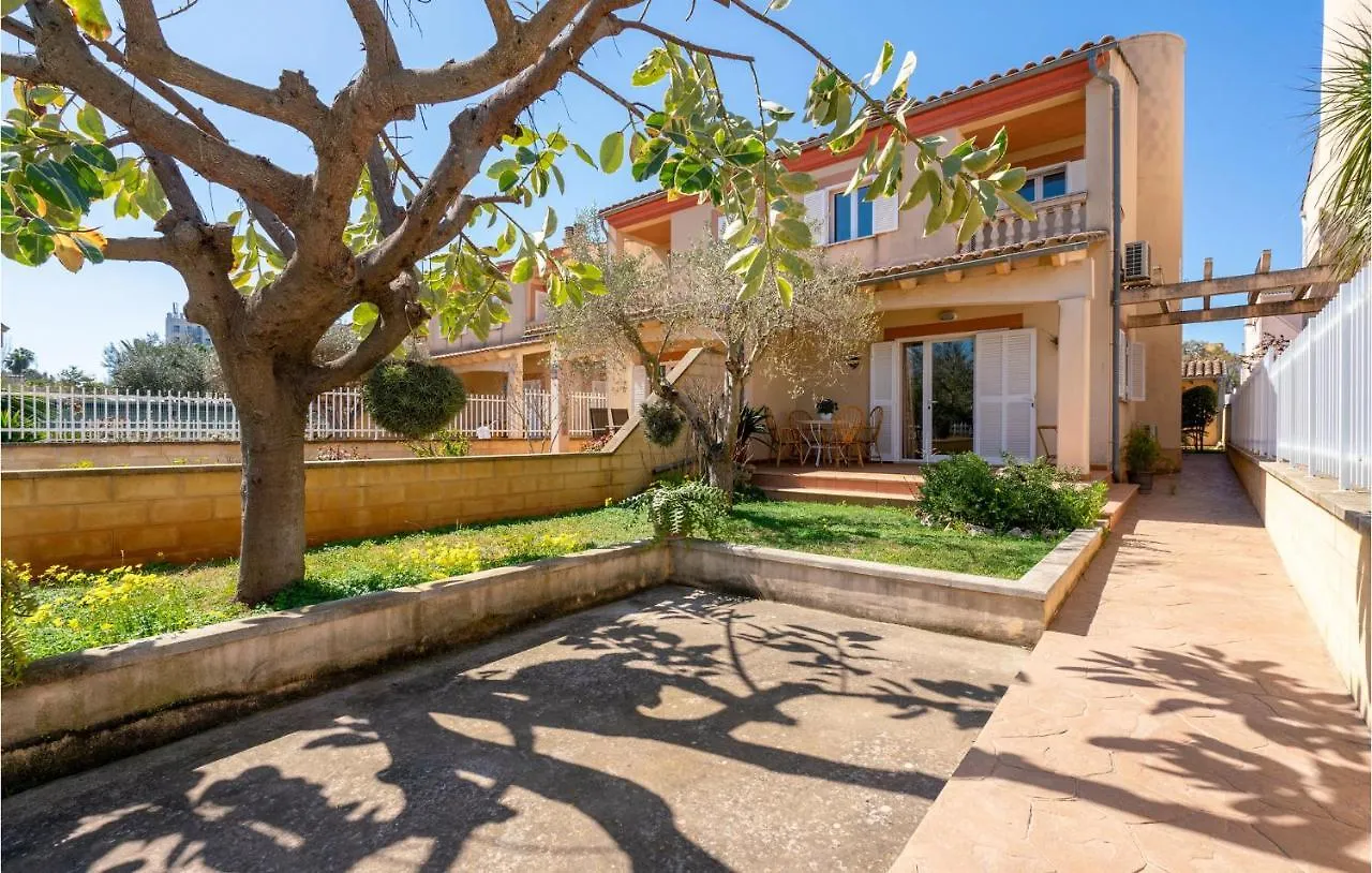 Vakantiehuis 4 Bedroom Stunning Home In Port Dalcudia Port de Alcudia